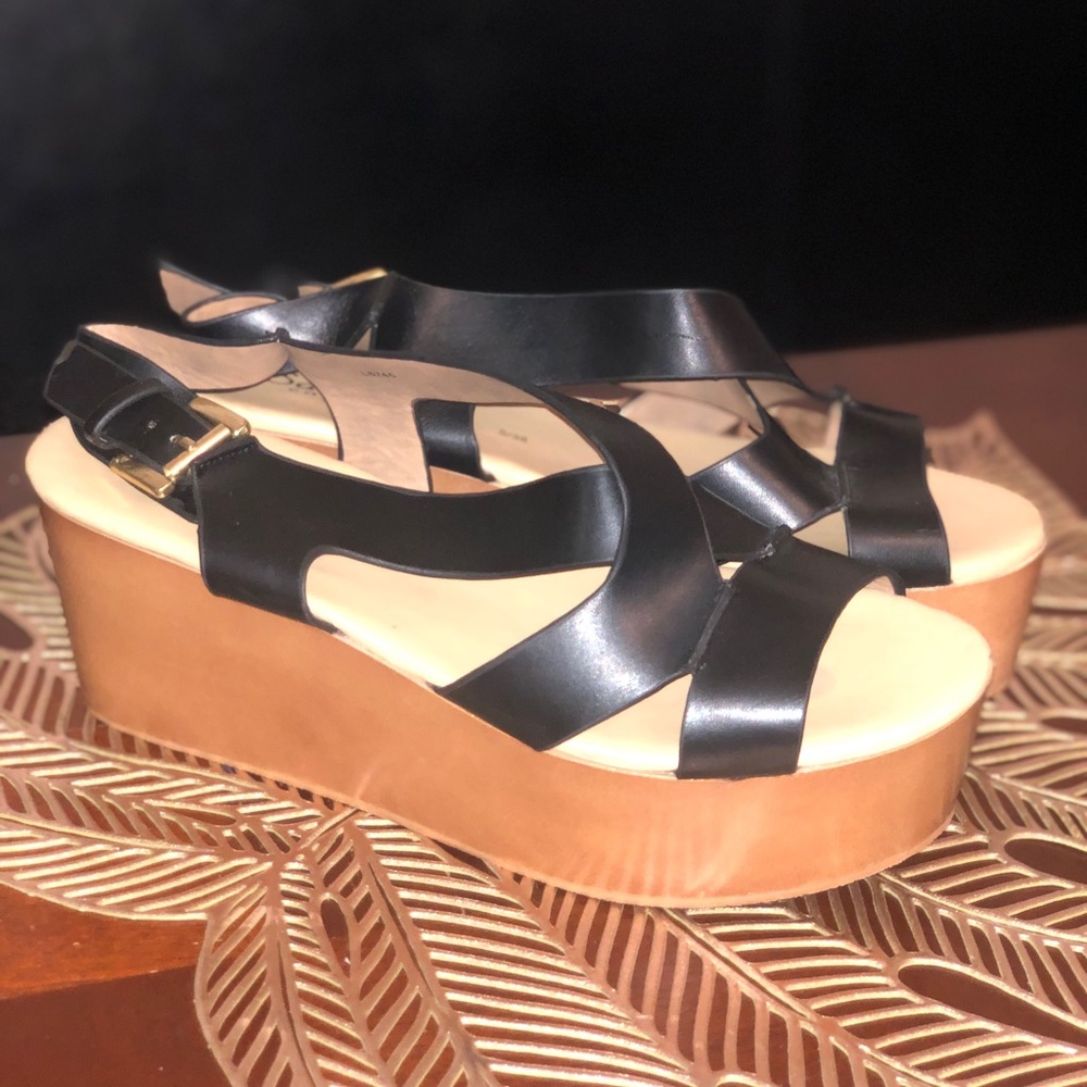NWOT Flatform Sandals US 7